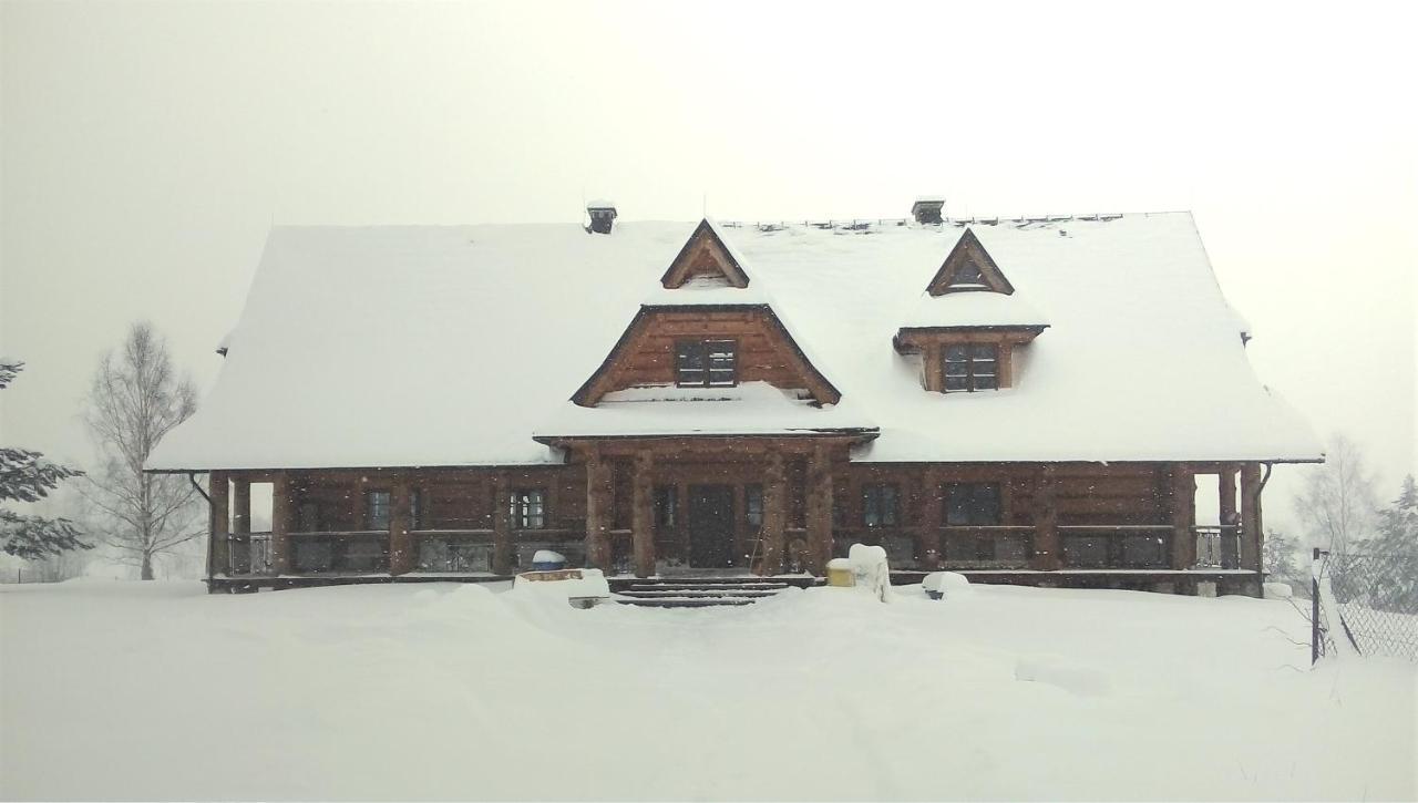 Chochlik Hotel Ustrzyki Dolne Eksteriør billede