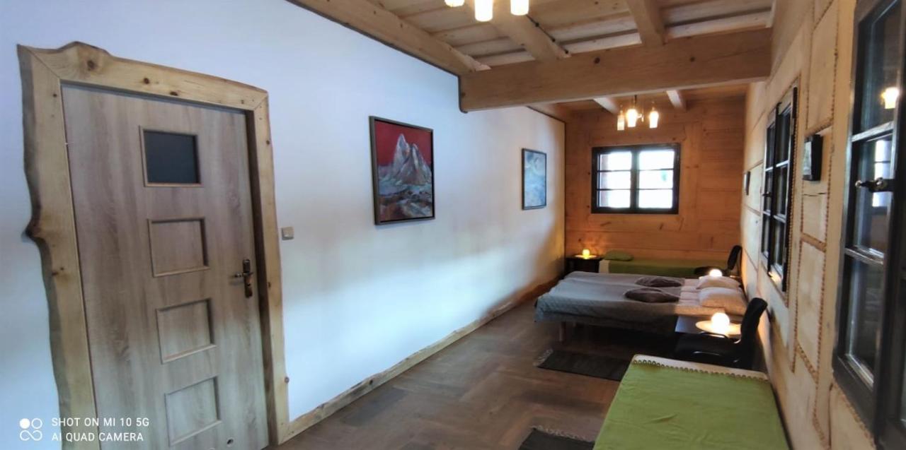 Chochlik Hotel Ustrzyki Dolne Eksteriør billede