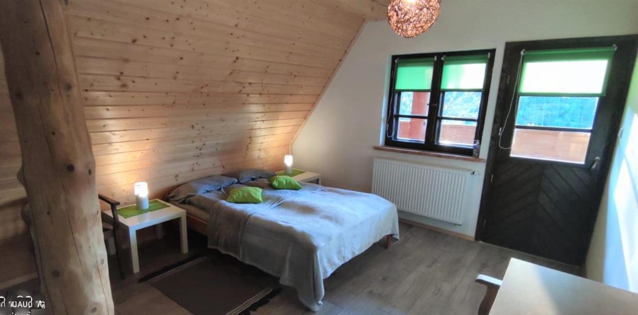 Chochlik Hotel Ustrzyki Dolne Eksteriør billede