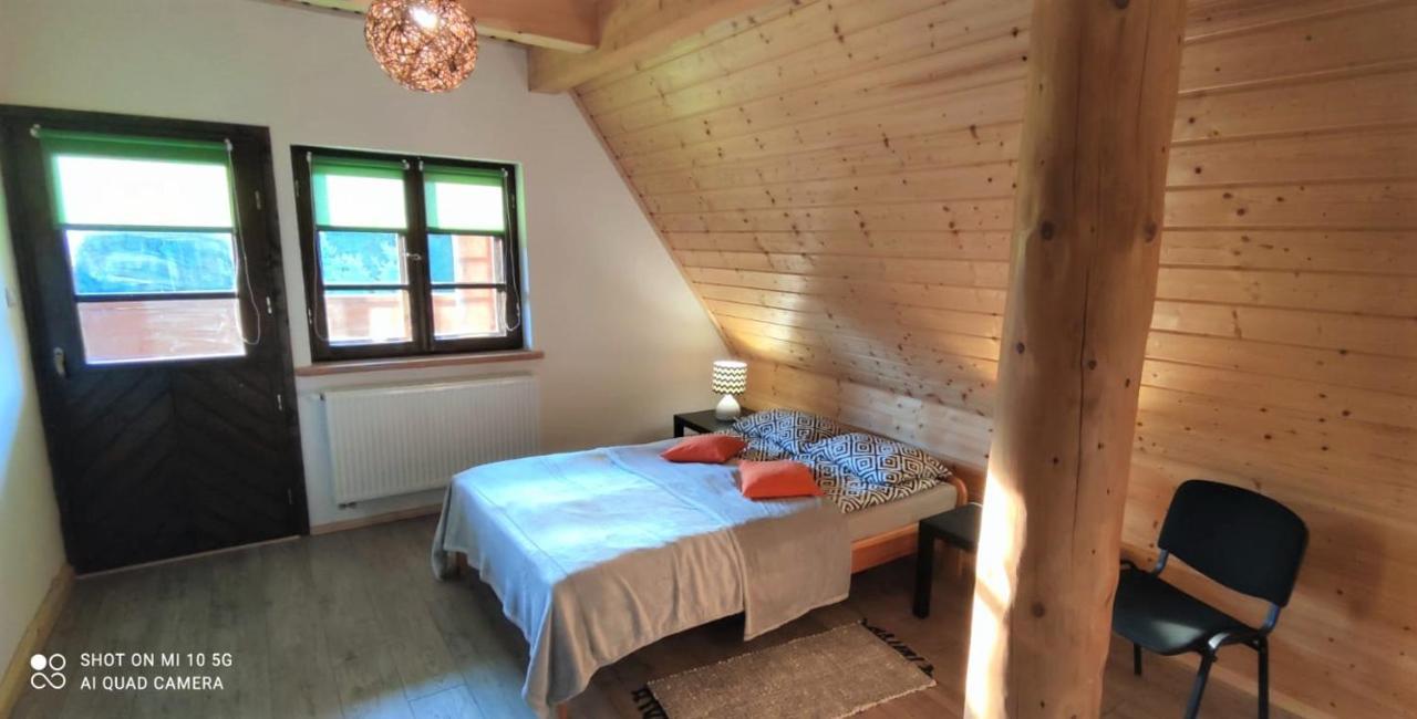 Chochlik Hotel Ustrzyki Dolne Eksteriør billede