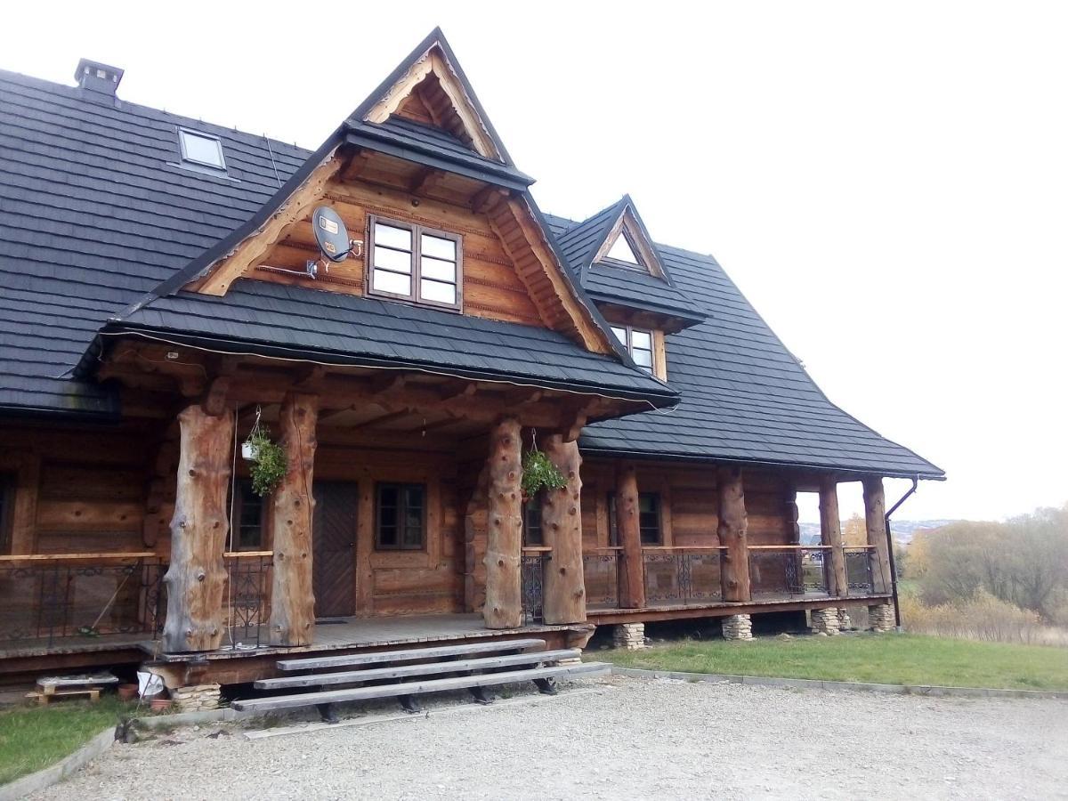 Chochlik Hotel Ustrzyki Dolne Eksteriør billede