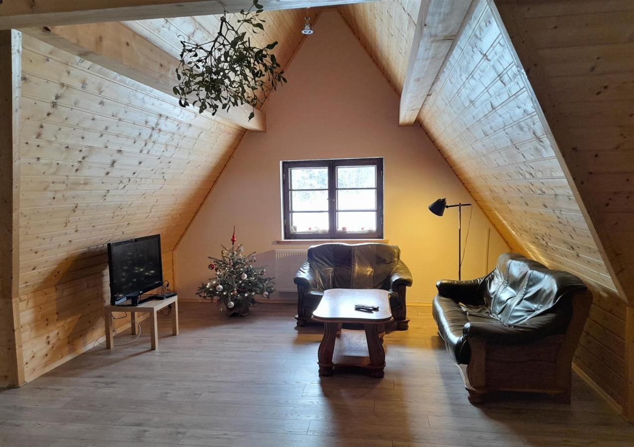 Chochlik Hotel Ustrzyki Dolne Eksteriør billede